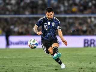 Xavi: «Yana Messi kabi futbolchini ko'ramiz deb o'ylamayman»
