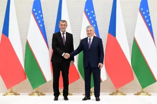 Mirziyoyev Chexiya bosh vazirini Ko'ksaroyda tantanali kutib oldi