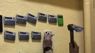 O'zbekistondagi maktabda telefon va kalkulyatorlarni mixlab qo'yish holati tanqidga sabab bo'ldi