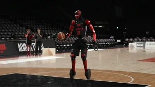 Toyota yangi basketbol robotini namoyish etdi: CUE7 modeli savatga to'p tashladi