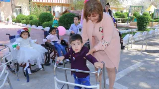 Nogiron bolalar uchun parvarish xizmati ko'rsatuvchilarga soliq imtiyozlari e'lon qilindi