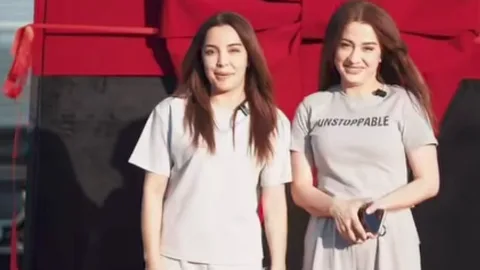 Jo'rayev opa-singillar ota-onasiga yangi avtomobil sovg'a qildilar (video)