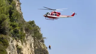 Kaliforniyada 60 metr balandlikdan jarlikka qulagan ayol tirik qoldi