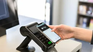 iPhone foydalanuvchilari internetsiz xaridlar uchun haq to‘lashni boshladi