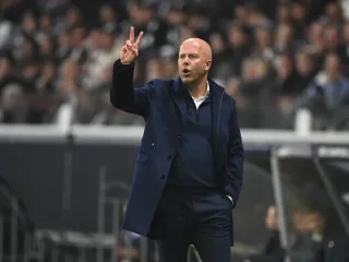 Van der Vart Slotni "Liverpul"ni kuchaytirmoqchi bo'lgani uchun tanqid qildi