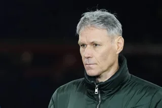 Marko van Basten noma'lum ayol tomonidan ta'qib qilingani haqida xabar berdi