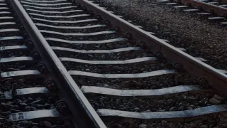 Toshkentda yuk poyezdi 22 yoshli yigitni urib yubordi