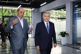 Mirziyoyev Toshkentdagi 25 mln dollarlik yangi savdo majmuasini ko'zdan kechirdi