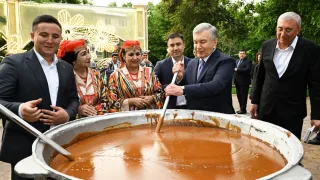 Shavkat Mirziyoyev Bog'imaydon mahallasidagi yangi loyihalarni ko'zdan kechirdi