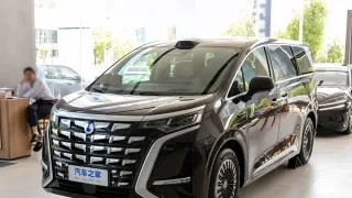 BYD kompaniyasi 333 ot kuchiga ega Denza D9 minivenini taqdim etdi