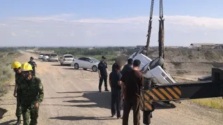 Namanganda Lacetti soyga tushdi, ikki kishi qutqarildi