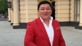 Avaz Oxun 43 yoshini yaqin do'stlari davrasida nishonladi