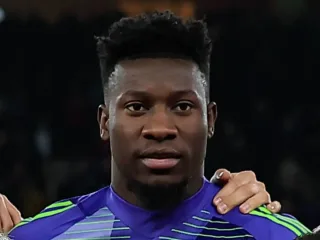 Onana penaltilar seriyasida uchta zarbani qaytarib jamoasini yarim finalga olib chiqdi