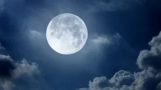 Yaqin kunlarda osmonda kamyob Moviy oy hodisasi kuzatiladi