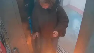 Surgutda liftga chiqqan qizning sumkasida pauerbank yonib ketdi
