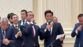 Taniqli san’atkorlar prezident qatnashgan tadbirda kutilmagan chiqish qilishdi