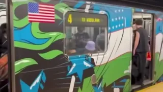 Nyu-York metrosida O‘zbekiston bayrog‘i ranglaridagi vagon harakatlanmoqda