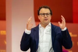 Suniy intellekt bozorida Claude va ChatGPT oʻrtasidagi raqobat kuchaymoqda