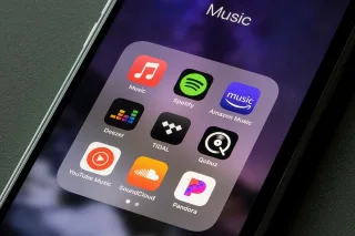 Deezer suniy intellekt yordamida yaratilgan musiqalarni aniqlashni boshladi