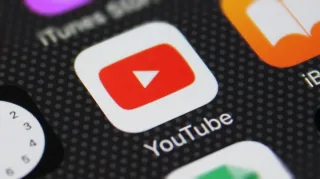 YouTube suniy intellekt orqali yaratilgan sifatsiz kontentga cheklov o‘rnatdi