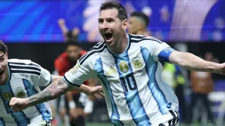 Zlatan Ibrahimovich Messi va Argentina terma jamoasi haqida fikr bildirdi