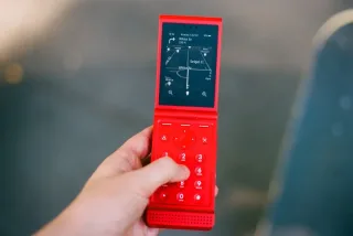 Light kompaniyasi minimalist buklama telefon modelini taqdim etdi