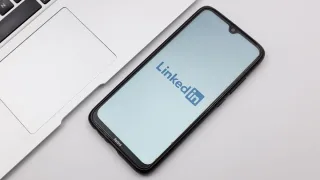 LinkedIn sun'iy intellekt tomonidan yaratilgan sifatsiz kontentni cheklamoqda