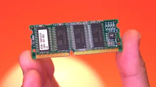 Muhandis Sony PlayStation konsolining tezkor xotirasini sakkiz barobarga oshirdi