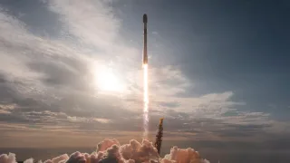 SpaceX Falcon 9 raketasi olti yuzinchi bor fazoga uchirildi