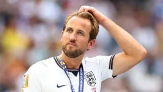 Harry Kane intervyu berayotgan vaqtda stadionda tartibsizlik yuz berdi