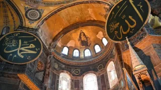 Ayo Sofiyada Injil o‘qigan rossiyalik sayyohlar qo‘lga olindi