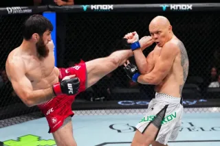 Magomed Ankalayev Bogdan Guskov ustidan muddatidan avval g‘alaba qozondi