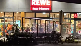 Berlinda supermarket kassiri 11 soat davomida garovda ushlab turildi