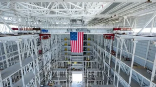SpaceX dunyodagi eng yirik raketa zavodi ichki ko'rinishini namoyish etdi