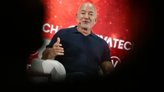 Jeff Bezos Liverpul klubi aksiyalarini sotib olishi mumkin