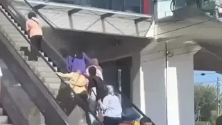 Shvetsiyada sayyohlar eskalator harakatiga qarshi yurishga urinishdi