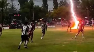 Tailandda futbol o‘yini vaqtida yashin urishi oqibatida futbolchi vafot etdi