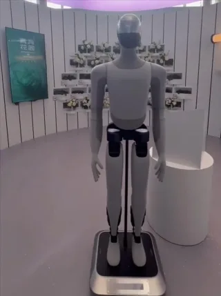 Xiaomi kompaniyasi yangi avlod insonnoma robotini namoyish qildi