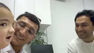 Vohidjon Isoqov tojikistonlik yosh muxlisi bilan uchrashdi