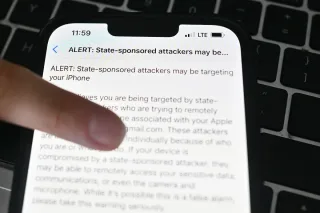 Apple foydalanuvchilariga josuslik dasturlari bo‘yicha shoshilinch ogohlantirish yuborildi