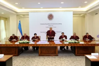 Konstitutsiyaviy sud maʼmuriy qamoqqa olish tartibini bekor qildi