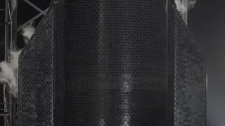 SpaceX Starship raketasining issiqlikdan himoyalovchi qoplamasi modernizatsiya qilinmoqda