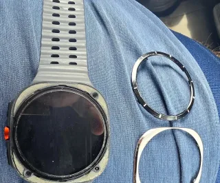 Galaxy Watch Ultra soatlarining korpusi o‘z-o‘zidan ajralib ketmoqda