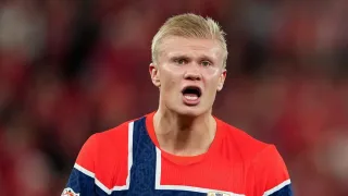 Brian Riemer Erling Xolandni dunyoning eng kuchli hujumchisi deb atadi