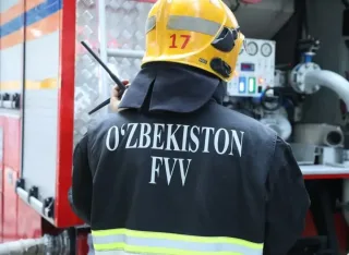 Qorovulbozordagi neft omborida yuz bergan yong‘in bartaraf etilmoqda