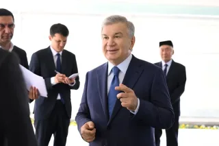 Shavkat Mirziyoyev Kegeyli tumanidagi innovatsion issiqxona faoliyati bilan tanishdi