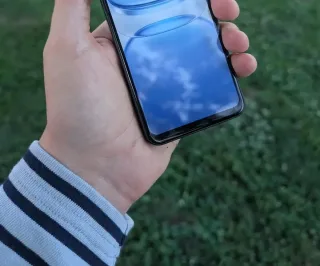 Olinadigan batareyaga ega ixcham Enough Phone smartfoni taqdim etildi
