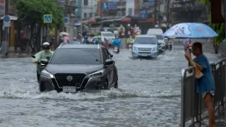 Bangkokda kuchli suv toshqini tufayli barcha tumanlar favqulodda holatda