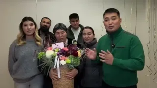 Bishkekda ikki farzandli kuryer ayolga uy sovg‘a qilindi