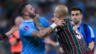 Felipe Melo Manchester Siti chempionlik sovrinini topshirishni so‘radi